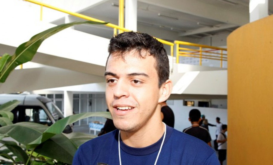 Para Yverson Carvalho Ribeiro, 18 anos, aluno do 3º ano do ensino médio do Colégio Estadual Dr. Arthur Miranda Ramos, em Paranaguá, a conferência está sendo uma experiência válida. "Nós vamos aprender mais sobre vários assuntos e vamos poder falar sobre o queremos para o nosso futuro”, disse.