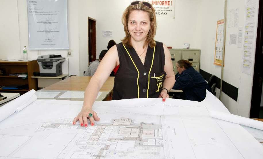 Adriana Kampa, diretora do Colegio Estadual Yvone Pimentel.