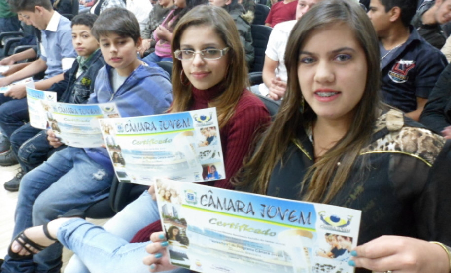 Programa é uma parceria entre o Núcleo Regional da Educação e a Câmara de Vereadores de Cascavel e visa estimular o interesse político nos estudantes.