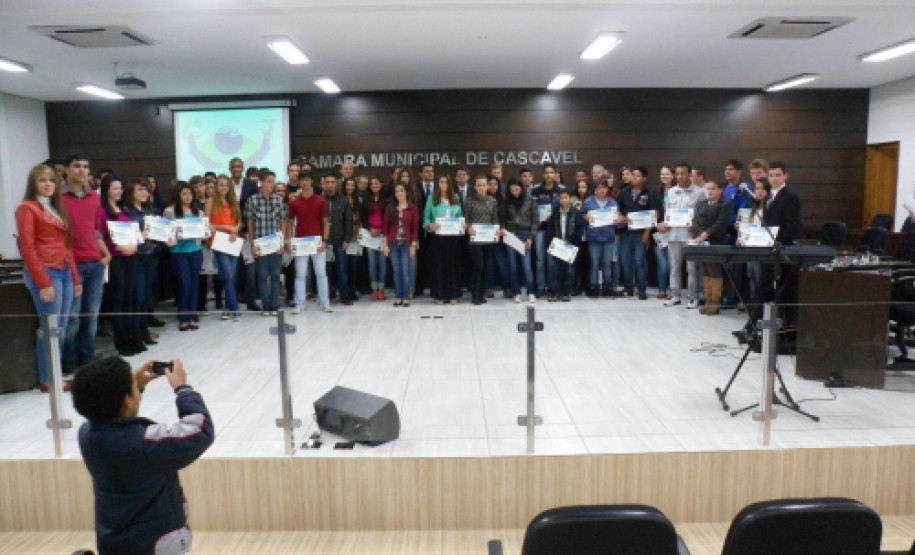 Programa é uma parceria entre o Núcleo Regional da Educação e a Câmara de Vereadores de Cascavel e visa estimular o interesse político nos estudantes.