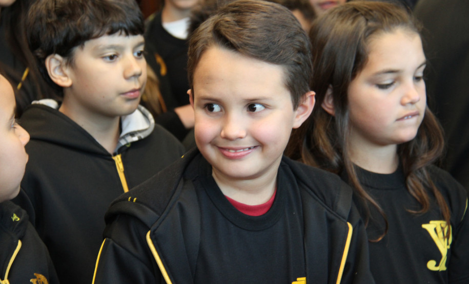 Governo do Estado vai investir R$ 5 milhões na obra, que é aguardada há mais de sete anos. O projeto da reconstrução foi discutido diretamente com a comunidade escolar, que apontou as principais demandas do prédio e dos alunos.<br />
<br />
Veja mais fotos em: <a href="http://www.flickr.com/photos/flavioarns/sets/72157633451217774/" target="_blank">http://www.flickr.com/photos/flavioarns/</a>