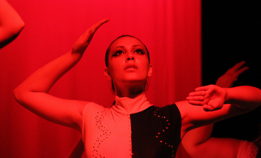 Grupo de Dança Contemporânea do Colégio Estadual do Paraná homenageou Helena Kolody. Público incluiu o governador em exercício, Flávio Arns. <br />
<br />
Veja mais fotos em: <a href=" http://www.flickr.com/photos/flavioarns/sets/72157633494529676/" target="_blank"> http://www.flickr.com/photos/flavioarns/</a>