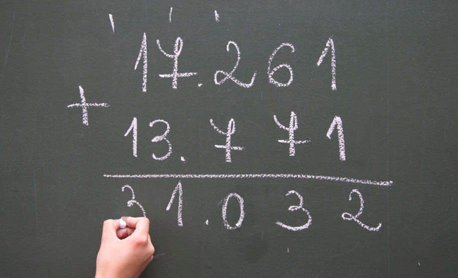 Candidatos disputam 13.771 vagas de pedagogos e professores de todas as disciplinas do ensino fundamental e médio no Paraná inteiro.