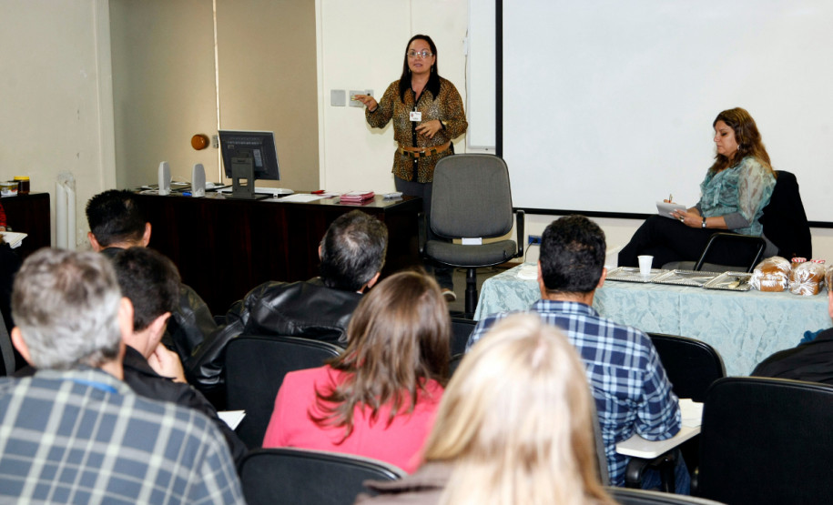 16-05-13 - Reunião na SEED com Colégios Agricolas.