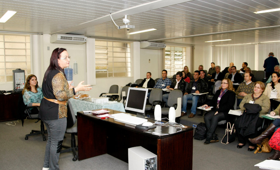 16-05-13 - Reunião na SEED com Colégios Agricolas.