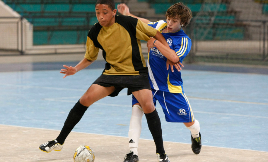 14-05-13 - Jogos Escolares, Secretaria de Esporte, jogo de Futebol de Salao entre o Colégio Estadual Pio Lantéri e o Clégio Estadual Santa Felicidade