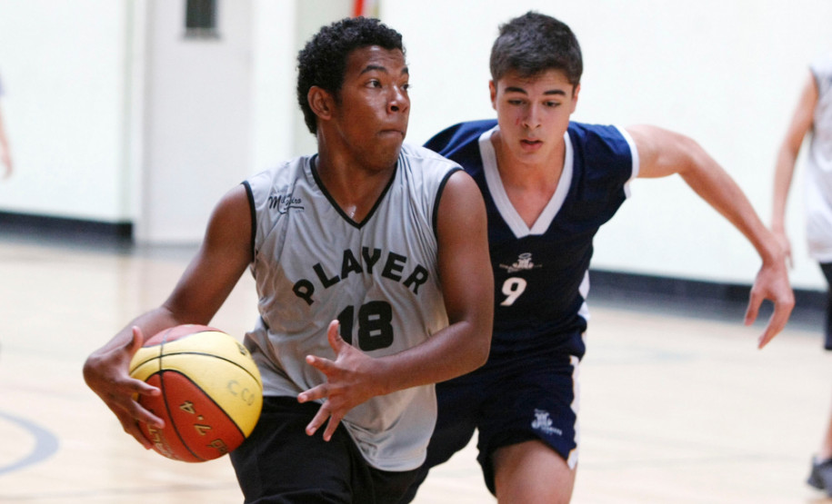Partida de basquete em Curitiba.