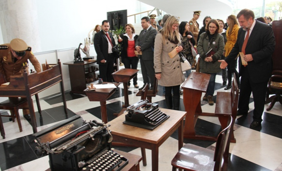 Decreto assinado nesta sexta-feira pelo governador em exercício Flávio Arns visa ações de preservação do patrimônio material e imaterial das escolas da rede pública estadual.