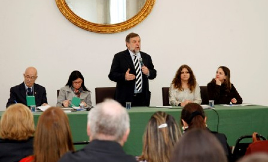 O governador em exercício Flávio Arns, participa de reunião do Fórum Estadual de Educação do Paraná, com instituições que trabalham com a educação, para lançar as Conferências Municipais e Intermunicipais de Educação do Paraná.