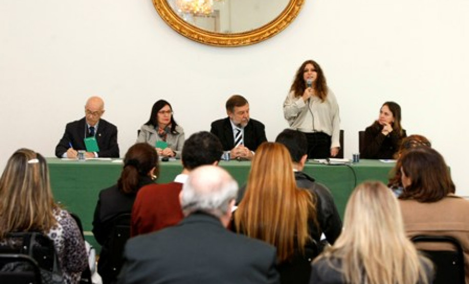 O governador em exercício Flávio Arns, participa de reunião do Fórum Estadual de Educação do Paraná, com instituições que trabalham com a educação, para lançar as Conferências Municipais e Intermunicipais de Educação do Paraná.