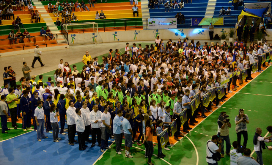 Começa a 2ª Fase Regional dos Jogos Escolares Abertura oficial da segunda etapa dos 60.º Jogos Escolares do Paraná (JEPs), no ginásio de esportes Luiz Augusto Zin. Arapongas , 20/05/2013.