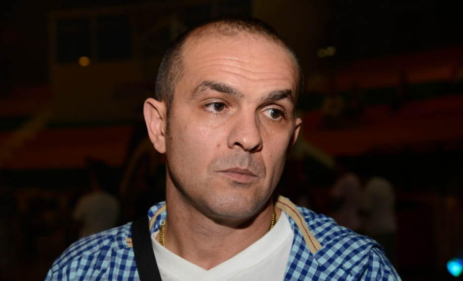 Começa a 2ª Fase Regional dos Jogos Escolares Abertura oficial da segunda etapa dos 60.º Jogos Escolares do Paraná (JEPs), no ginásio de esportes Luiz Augusto Zin. Na foto, Paulo Cesar Goes , o Fininho , jogador da selecao brasileira de futsal campeã do mundo em 1996.Arapongas , 20/05/2013.