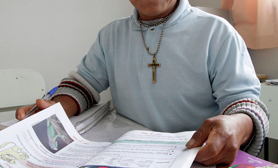 Espigão Alto do Iguaçu - Escola Indígena Valdomiro P. de Lima, na Aldeia Pinhal.
N/F: João Karai, professor da escola indígena na aldeia Pinhal.
Espigão Alto do Iguaçu, 16-05-13.