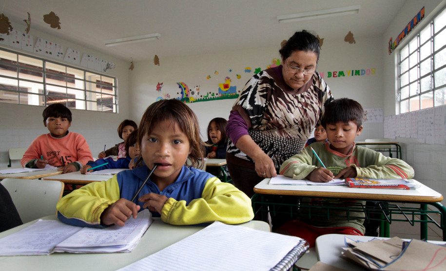 Espigão Alto do Iguaçu - Escola Indígena Valdomiro P. de Lima, na Aldeia Pinhal.
Espigão Alto do Iguaçu, 16-05-13.