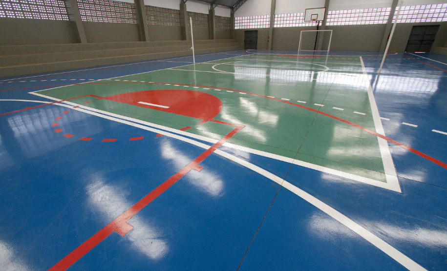 Centro Estadual de Educação Profissional de Terra Roxa. Quadra Poliesportiva.
Terra Roxa, 03-04-13.