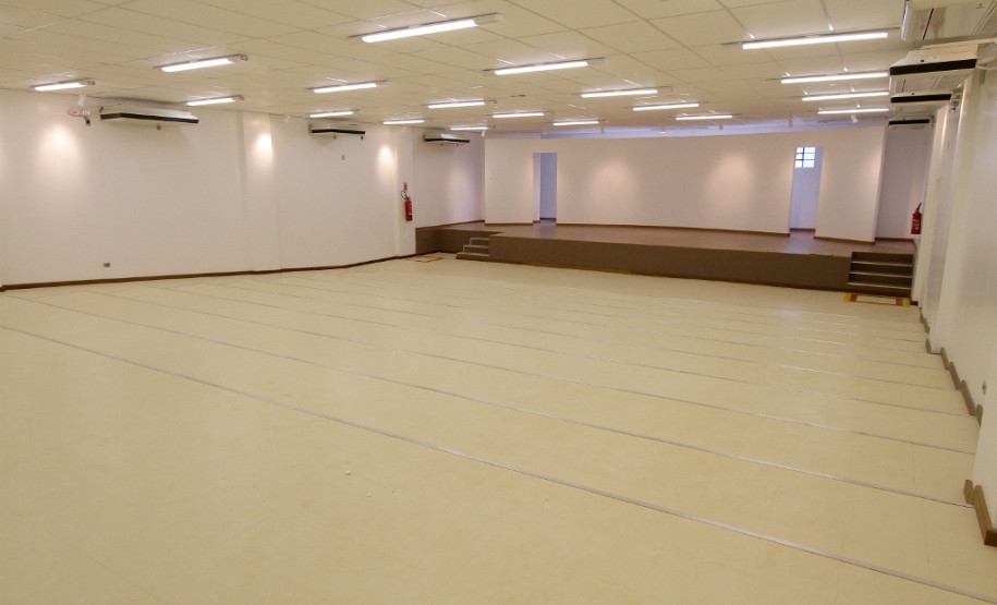 Centro Estadual de Educação Profissional de Terra Roxa. Anfiteatro.
Terra Roxa, 03-04-13.