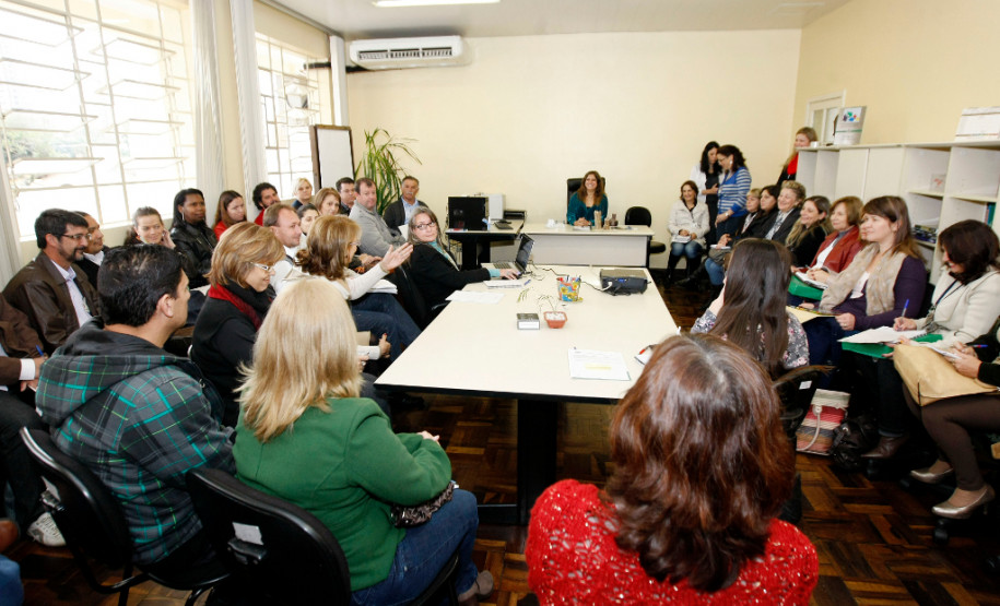 Durante o encontro os gestores apresentaram as necessidades e avanços de cada escola. Elas atendem 2.882 alunos em turno único de 45 horas semanais.