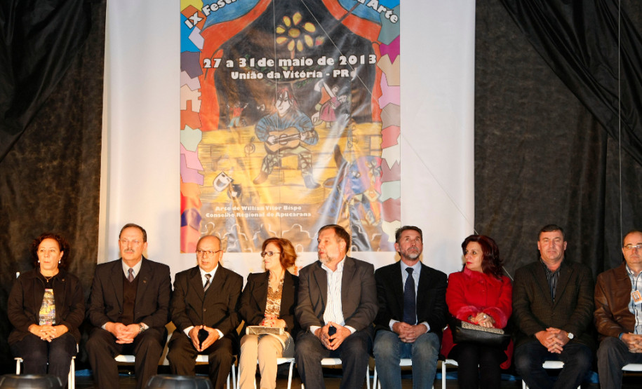 27-05-13 - Abertura do IX Festival Estadual Nossa Arte da APAE em União da Vitória com o Secretário de Educação Flávio Arns.