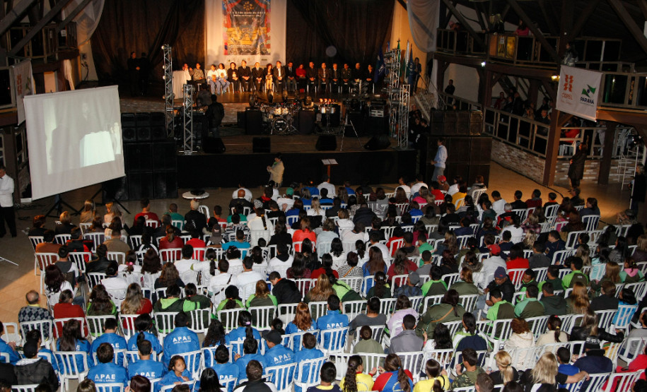 27-05-13 - Abertura do IX Festival Estadual Nossa Arte da APAE em União da Vitória com o Secretário de Educação Flávio Arns.