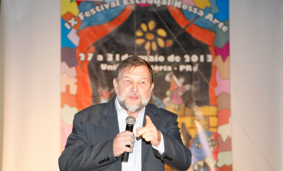 27-05-13 - Abertura do IX Festival Estadual Nossa Arte da APAE em União da Vitória com o Secretário de Educação Flávio Arns.