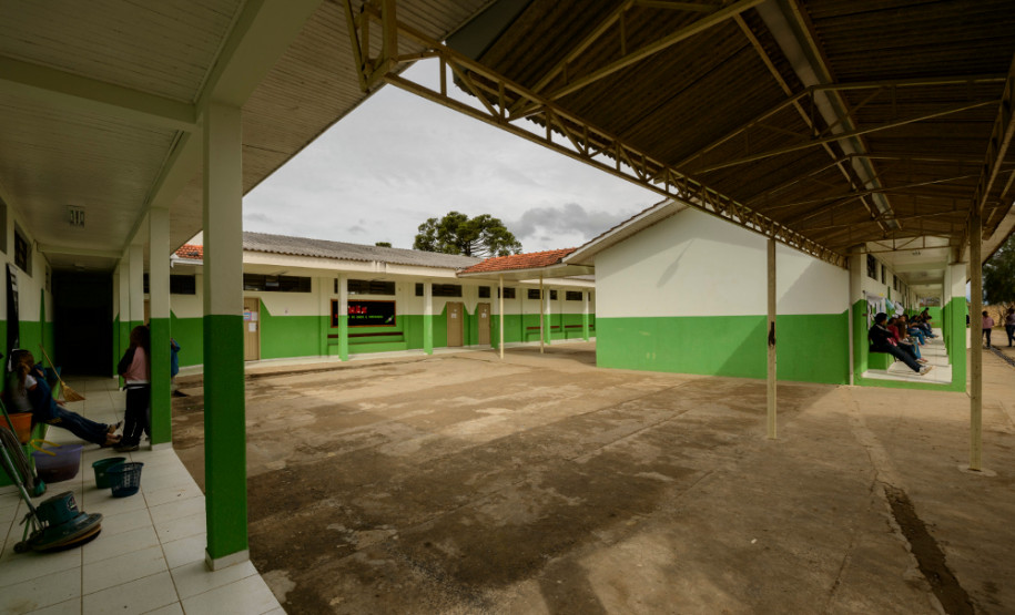 Instalações antigas do Colégio Estadual Orestes Preima, na localidade de Linha Esperança. O Governo do Paraná está construindo uma nova sede que trará mais conforto à comunidade escolar local. Prudentópolis, 14/05/2013.