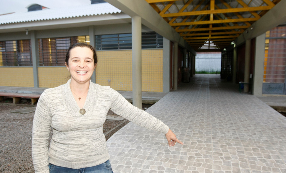 O Governo do Paraná vai repassar neste ano R$ 70 milhões para que 500 escolas estaduais realizem obras de manutenção.  No município de Fazenda Rio Grande, o Colégio Estadual Olindamir Merlin Claudino recebeu a troca do telhado e da rede elétrica, pavimentação da passarela e pintura.