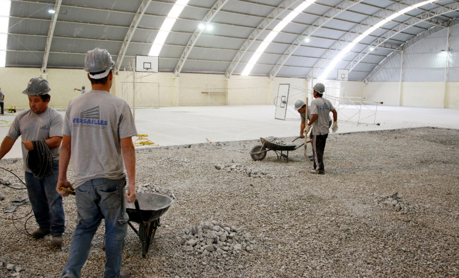 Obras de reforma do Colégio Estadual Pilar Marurana. 15-05-13.