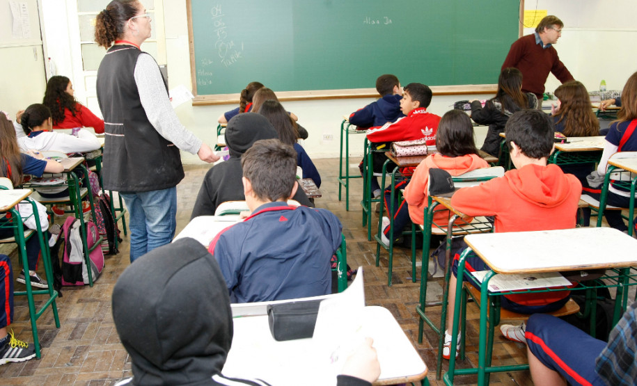 04-06-13 - Colégio Estadual Professor Lysimaco Ferreira Costa, alunos se prepararam para participar das Olimpíadas Escolares de Matemática.