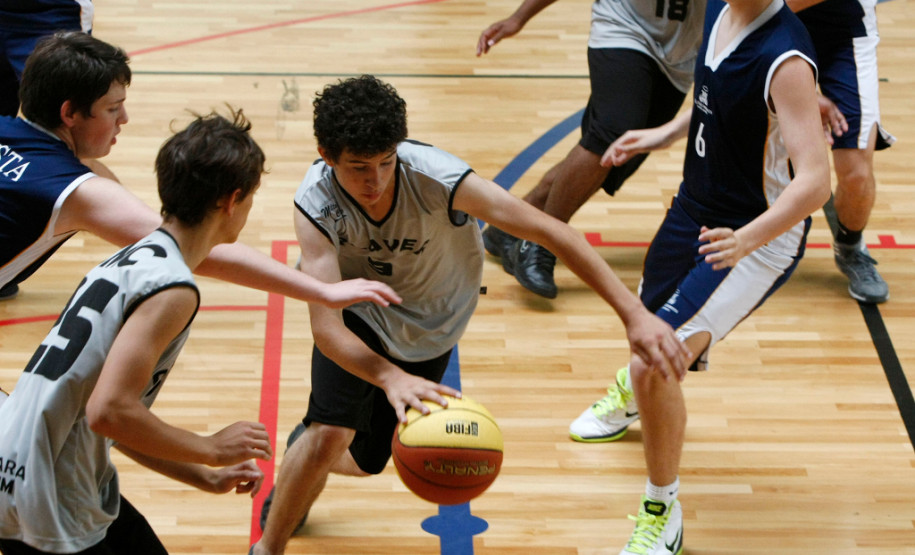 Começa a macrorregional dos Jogos Escolares 14-05-13 - Jogos Escolares, Secretaria de Esporte, jogo de Basquete entre o Colégio Estadual Nilton Carneiro contra Santa Maria - Marista.