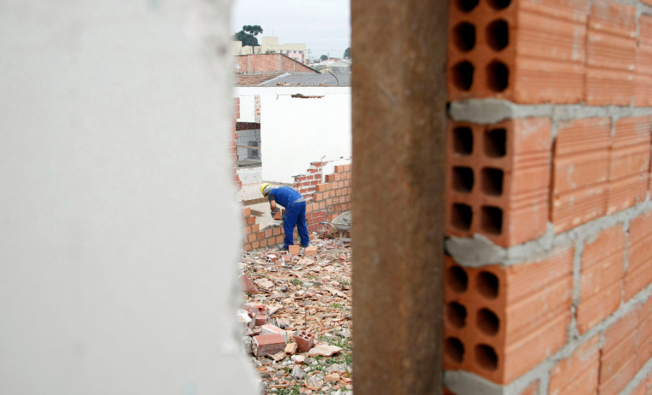 15-05-13 - Obras de reforma, Colégio Estadual Yvone Pimentel.