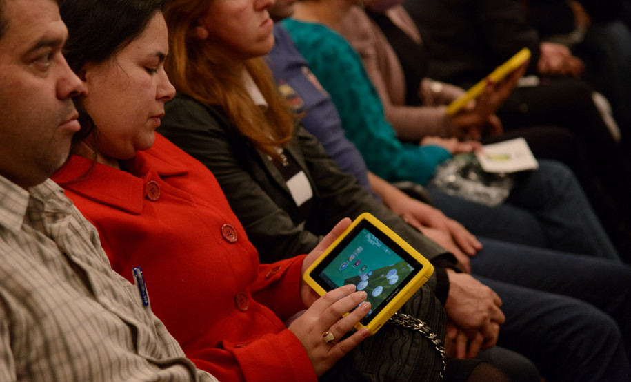 Entrega de Tablets para professores de escolas do Núcleo Regional de Educação Área Metropolitana Norte, no auditório do Parque Newton Freire Maia. Pinhais, 06/06/2013.