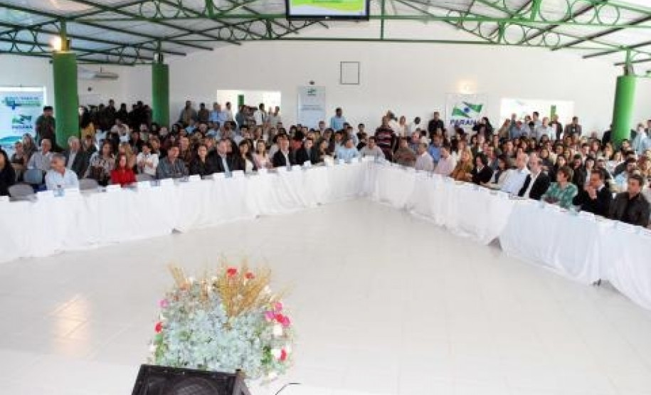 A meta é mobilizar os segmentos da Educação do Estado para que todos os municípios recebam os investimentos dos cursos da qualificação profissional.