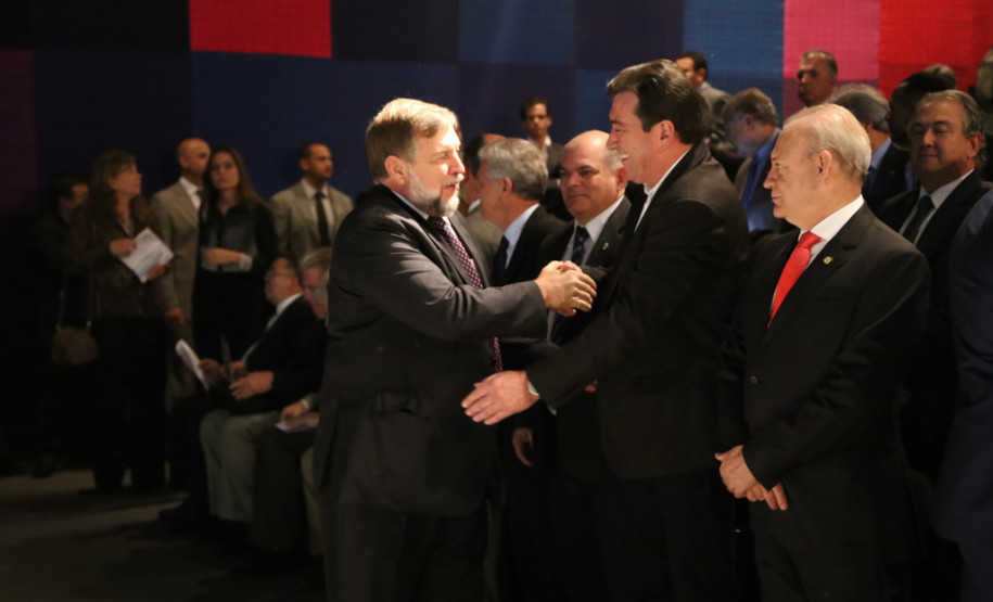 Educação foi destaque, com obras em escolas, valorização dos professores, melhorias no transporte escolar e na merenda dos estudantes. <br />
<br />
Veja mais fotos em: <a href=" http://www.flickr.com/photos/flavioarns/sets/72157634044005051/" target="_blank"> http://www.flickr.com/photos/flavioarns/</a>