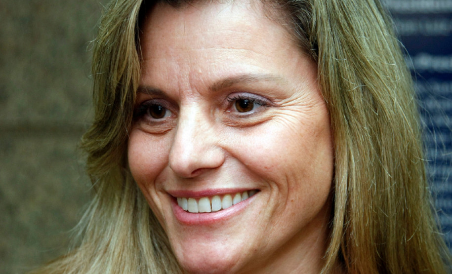 Paranaenses conquistam 35 medalhas de ouro nas Olimpíadas de Matemática 11-06-13 - FIEP - Entrega de medalhas da Olimpíada de Matemática, Mariléia Santini, mãe de aluno premiado.