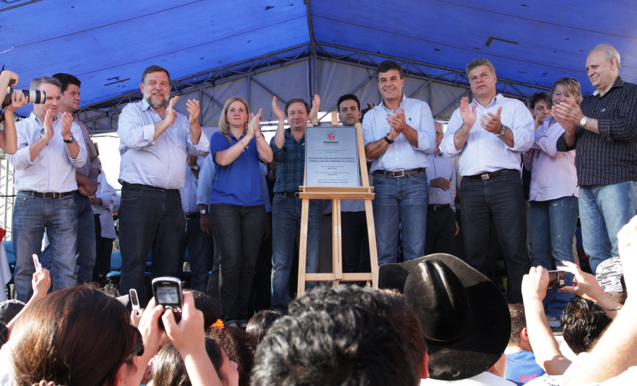 Richa entrega escola em Mangueirinha e anuncia construção de escola indígena