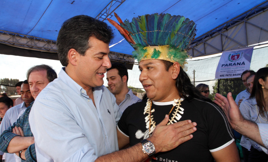 Richa entrega escola em Mangueirinha e anuncia construção de escola indígena