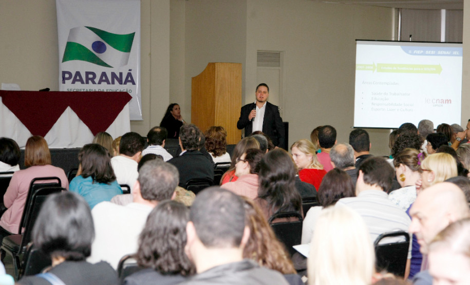 18-06-13 - Simpósio de Discussão dos Avanços e Dificuldades da Integração, palestra de Sidarta Ruthes, "A Organização dos setores produtivos e a geração de novas demandas de trabalho".