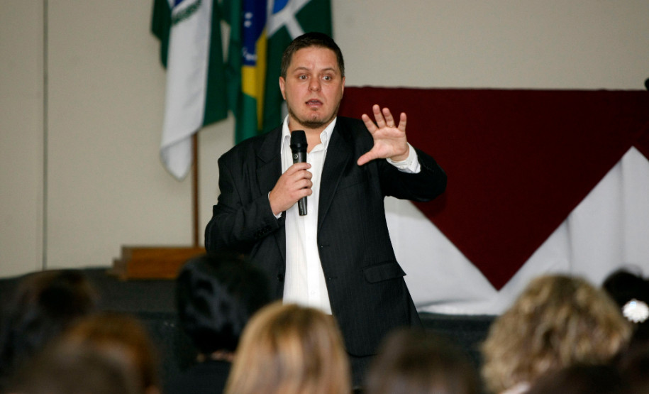 18-06-13 - Simpósio de Discussão dos Avanços e Dificuldades da Integração, palestra de Sidarta Ruthes, "A Organização dos setores produtivos e a geração de novas demandas de trabalho".