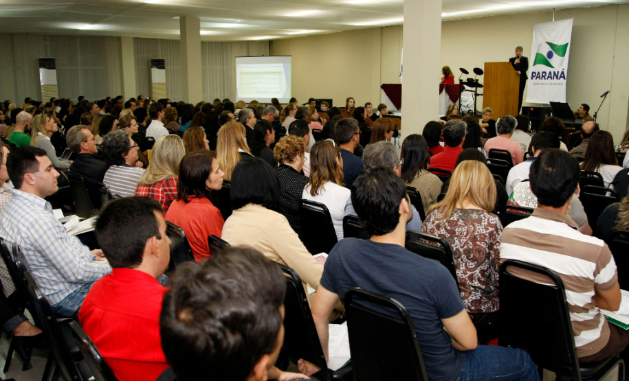17-06-13 - Abertura do Simpósio da Rede de Educação Profissional do Ensino Médio em Foz do Iguaçu.