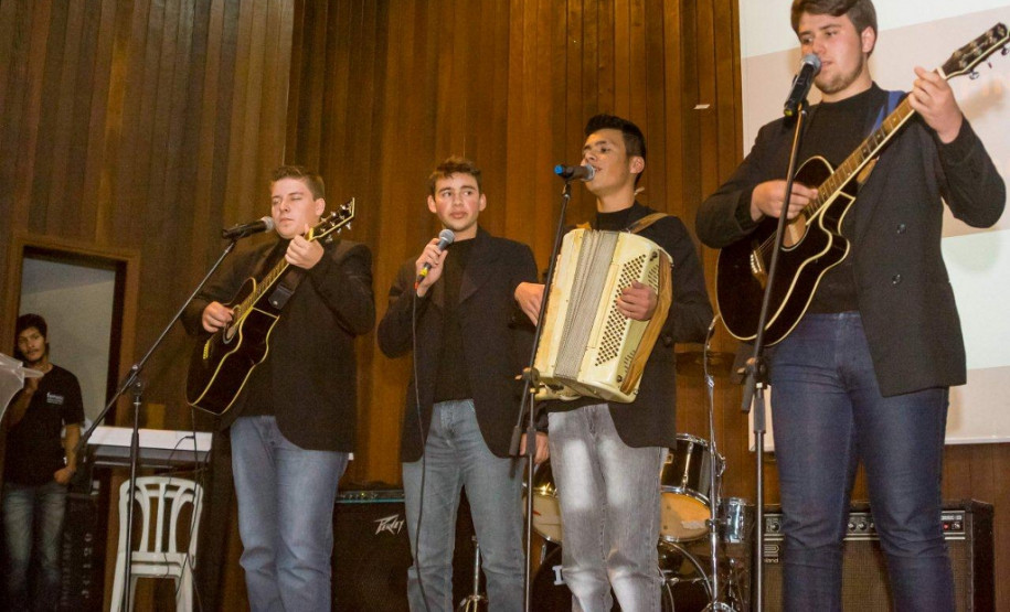 Competição selecionou trabalhos nas categorias canção, ilustração e poesia, em homenagem a Carlos Drummond de Andrade e Vinicius de Moraes.