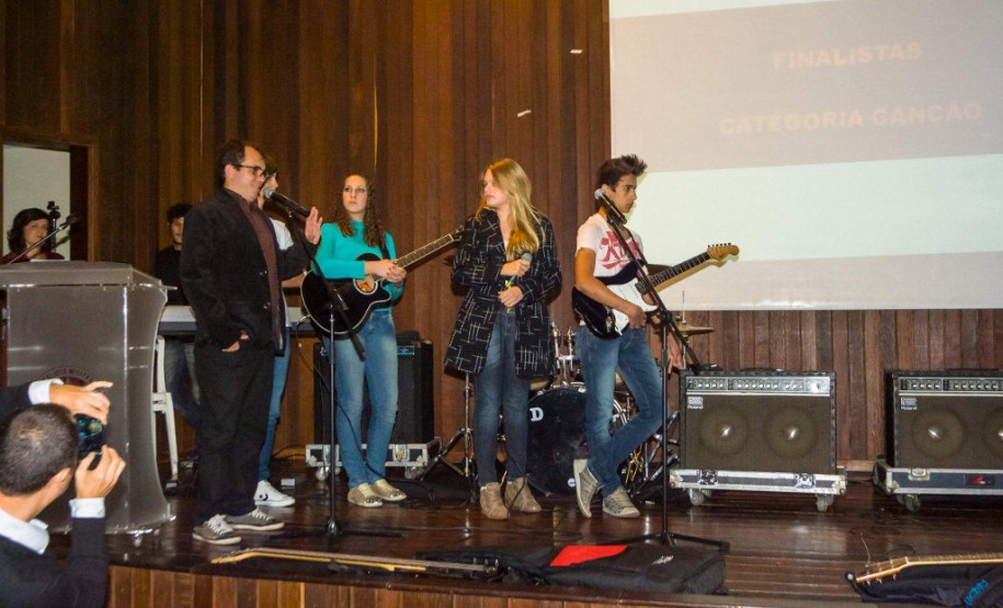 Competição selecionou trabalhos nas categorias canção, ilustração e poesia, em homenagem a Carlos Drummond de Andrade e Vinicius de Moraes.