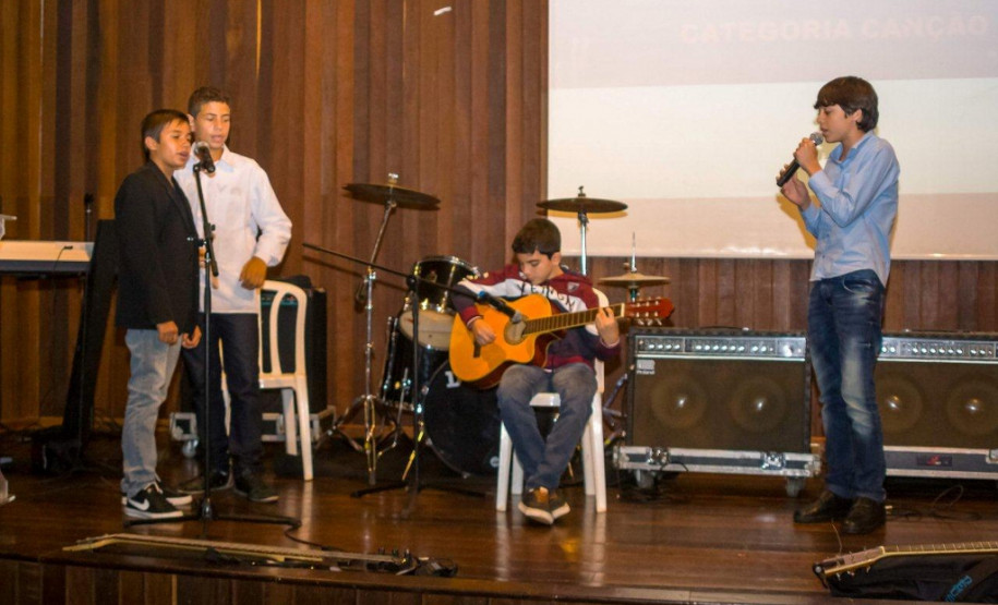 Competição selecionou trabalhos nas categorias canção, ilustração e poesia, em homenagem a Carlos Drummond de Andrade e Vinicius de Moraes.