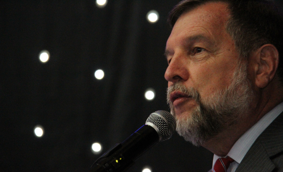 Vice-governador e secretário da Educação, Flávio Arns.<br />
<br />
Veja mais fotos em: <a href=" http://www.flickr.com/photos/flavioarns/sets/72157624750438438/" target="_blank"> http://www.flickr.com/photos/flavioarns</a>