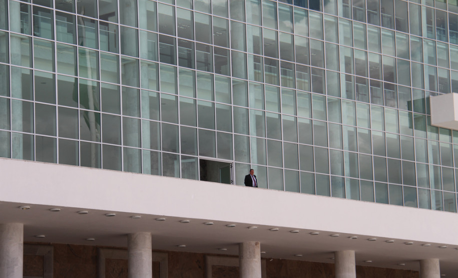 Palácio Iguaçu.<br />
<br />
Veja mais fotos em: <a href=" http://www.flickr.com/photos/flavioarns/sets/72157624625568967/" target="_blank"> http://www.flickr.com/photos/flavioarns </a>