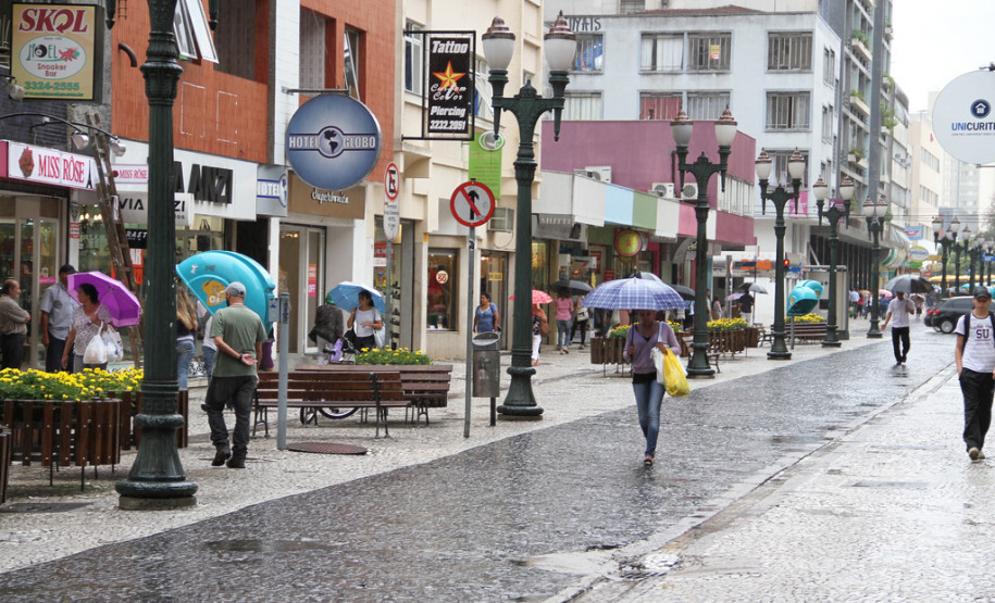Rua XV de Novembro.<br />
<br />
Veja mais fotos em: <a href=" http://www.flickr.com/photos/flavioarns/sets/72157624625568967/" target="_blank"> http://www.flickr.com/photos/flavioarns </a>