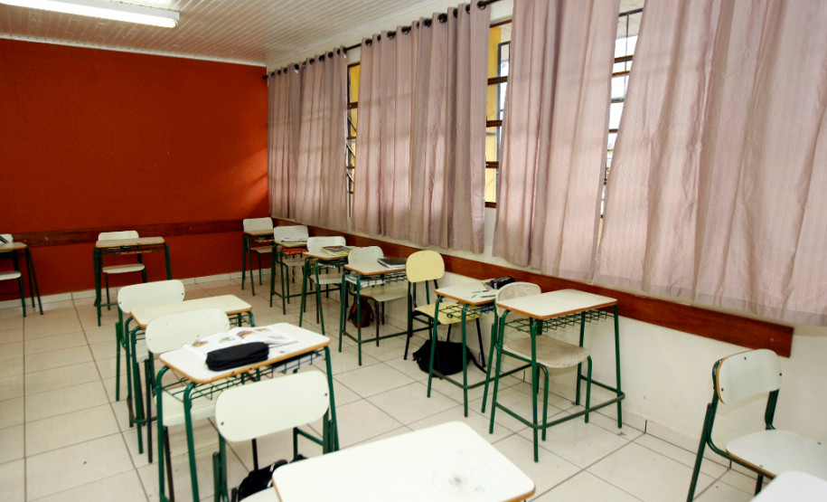 18-06-13 - Foz do Iguaçu, obras no Colégio Estadual Presidente Costa e Silva.