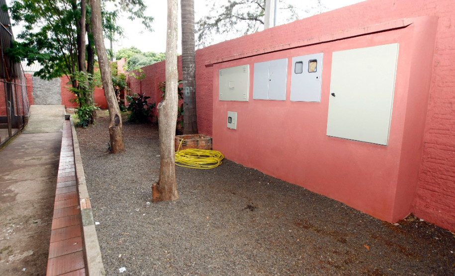 18-06-13 - Foz do Iguaçu, obras no Colégio Estadual Mariano Camilo Paganoto.