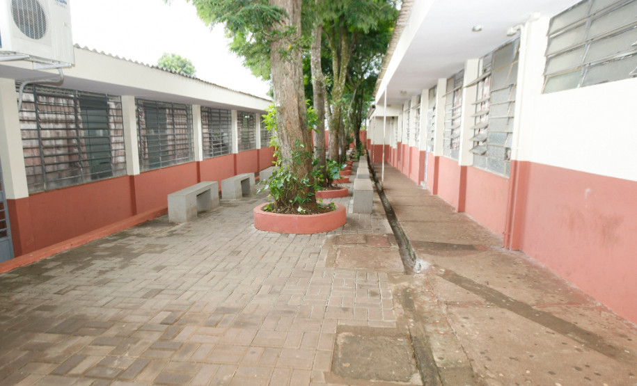 18-06-13 - Foz do Iguaçu, obras no Colégio Estadual Mariano Camilo Paganoto.