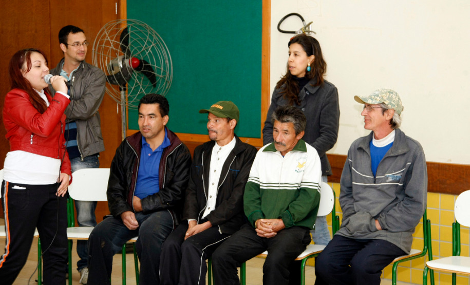 20-06-13 - Colegio Estadual Ipe em Sao Jose dos Pinhais, Colegio implanta sistem sustentavel com horta, arvores, jardim, radio escola.