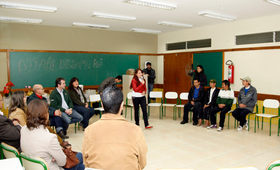 20-06-13 - Colegio Estadual Ipe em Sao Jose dos Pinhais, Colegio implanta sistem sustentavel com horta, arvores, jardim, radio escola.